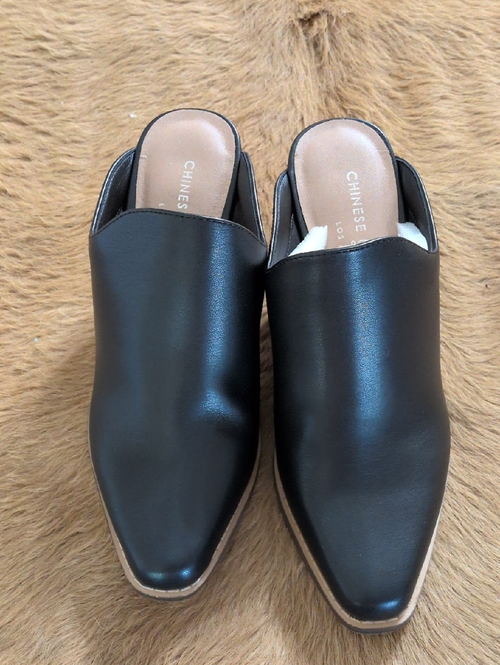 Chinese Laundry Black Pointed Leather Backless Mules